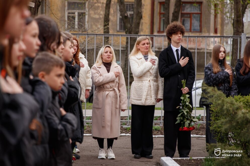 У Дніпрі встановили пам’ятну дошку морському піхотинцю Євгену Глушаку