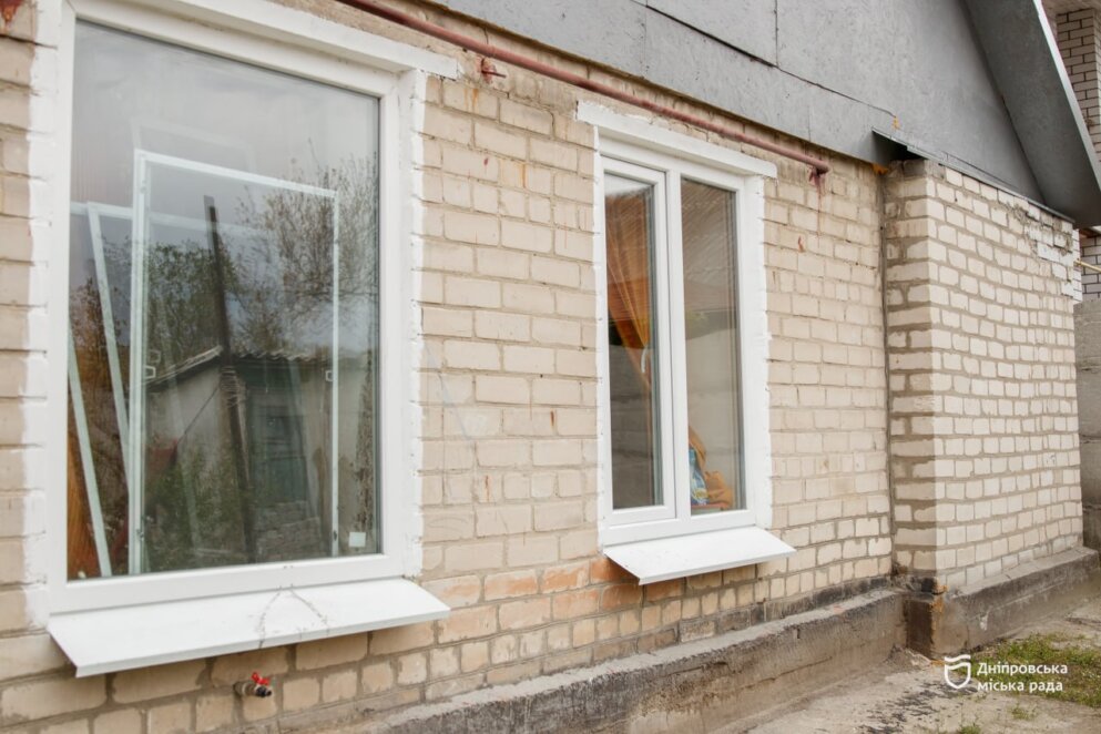 У Дніпрі міська влада разом із  міжнародними фондами відновили будинок багатодітної родини після обстрілу