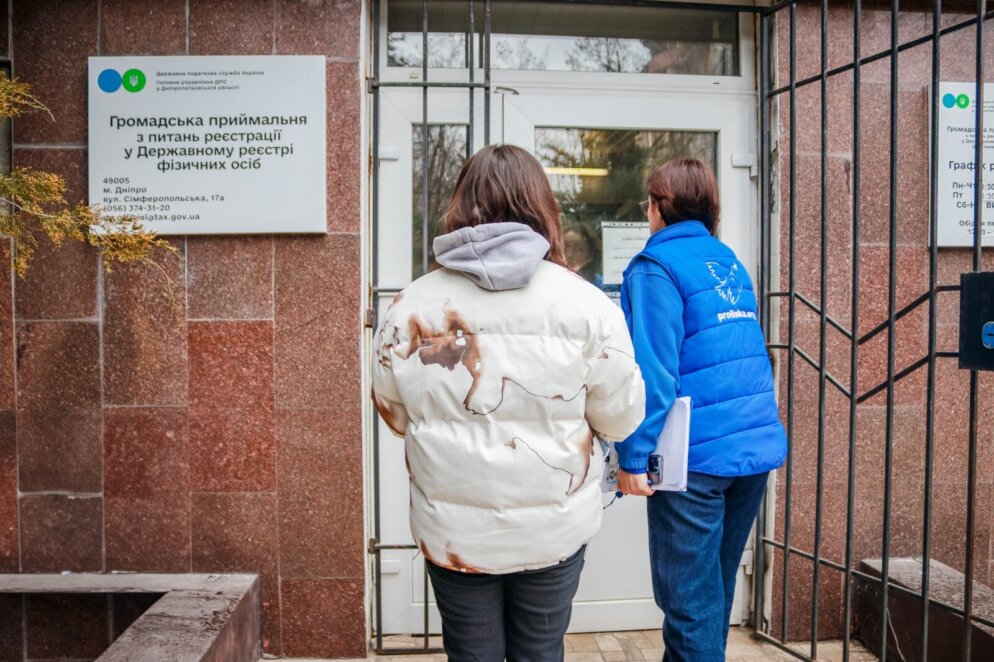 Пологи під обстрілами: як гуманітарна місія «Проліска» допомогла молодій мамі з Дніпропетровщини