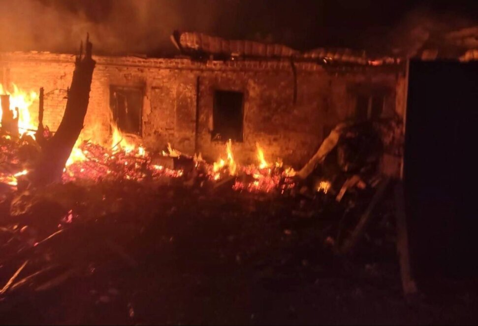 Родина журналістів з Дніпропетровщини втратила будинок через удар ворожого дрона