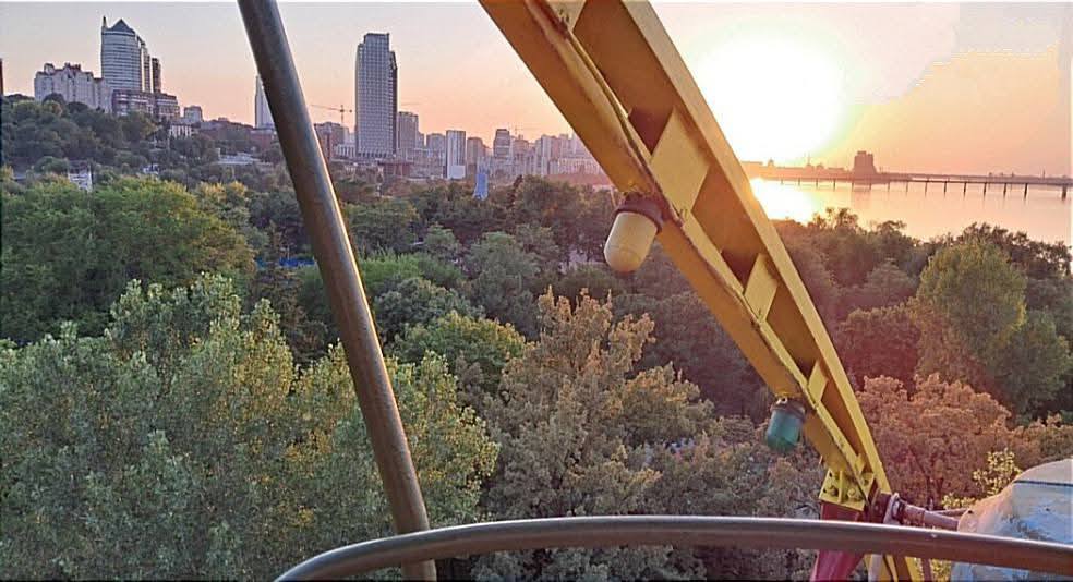 Скоро відзначить 100-річний ювілей: як змінювалось колесо огляду на Монастирському острові у Дніпрі