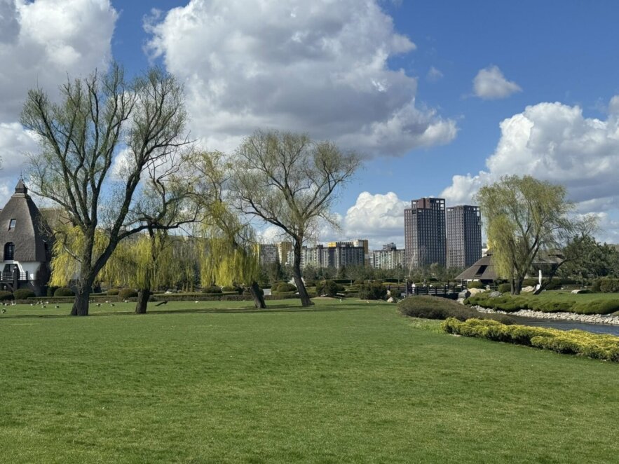 Зелені алеї та птахи на кожному кроці: весняний настрій яхт-клубу «Січ»