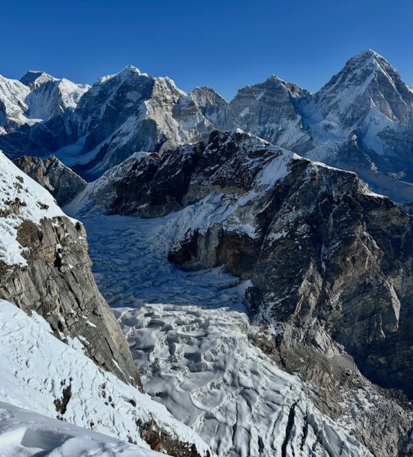 Вісім альпіністів із Дніпра здійснили сходження на дві вершини Гімалаїв