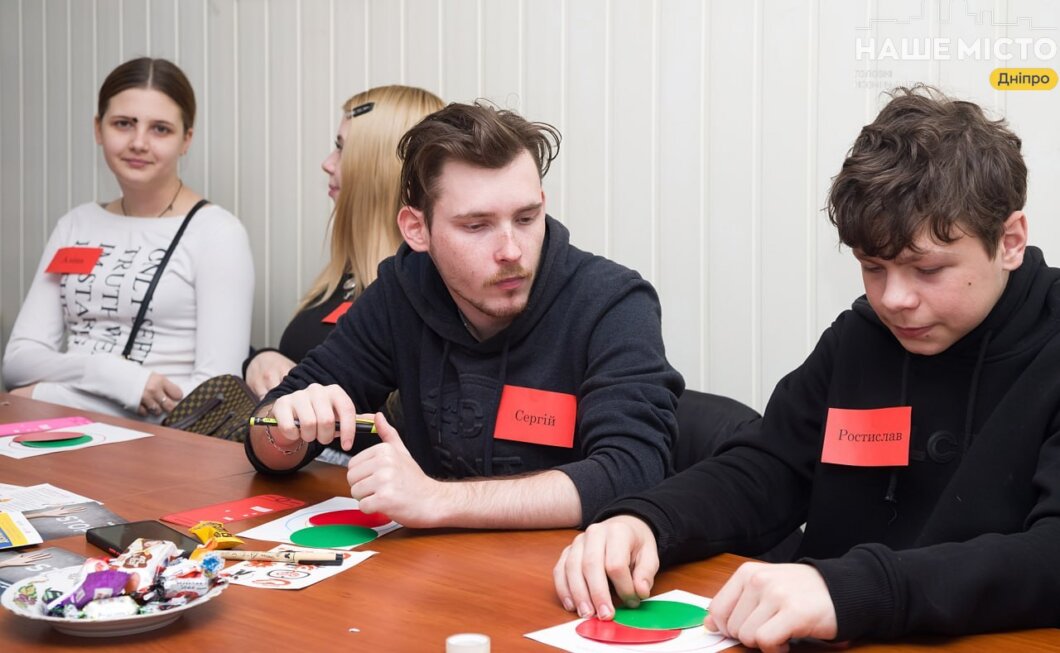 ЕКСКЛЮЗИВ
                                Як розпізнати маніпуляції та не потрапити у пастку: у Дніпрі провели тренінг для підлітків
