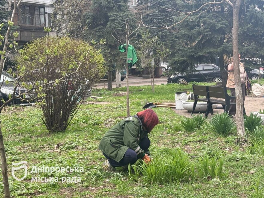 #Чистий_Дніпро та #Дніпро_квітучий: мешканці вул.  Новокримської об’єдналися заради чистоти і краси скверу Янгеля