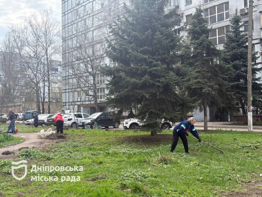 #Чистий_Дніпро та #Дніпро_квітучий: мешканці вул.  Новокримської об’єдналися заради чистоти і краси скверу Янгеля