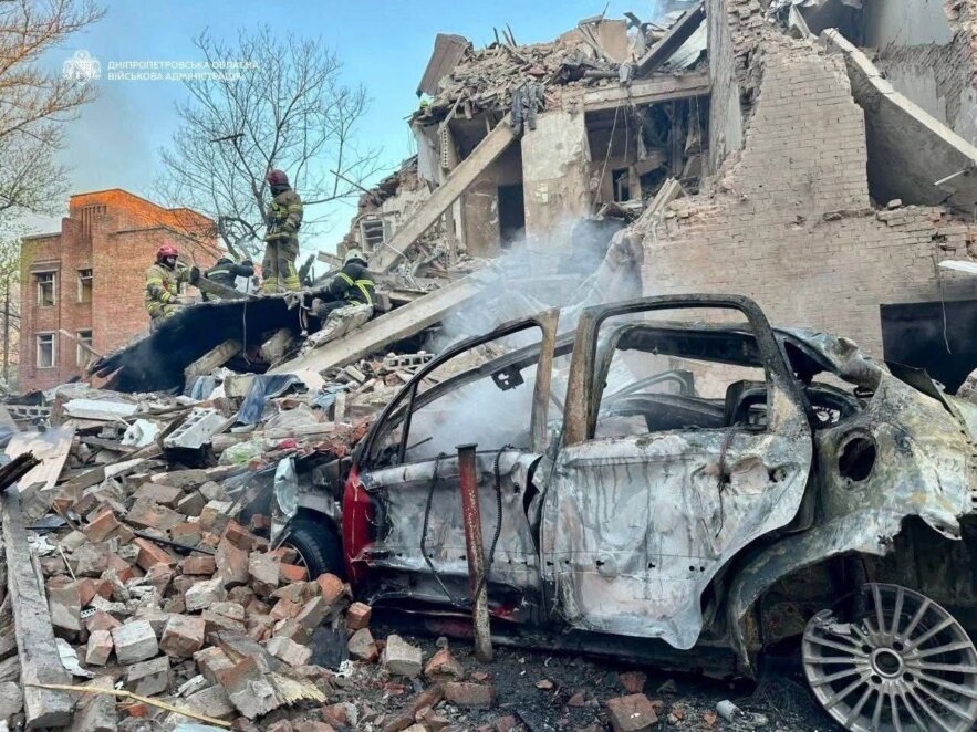 Втратила батьків: у Дніпрі врятована з-під завалів жінка потребує допомоги