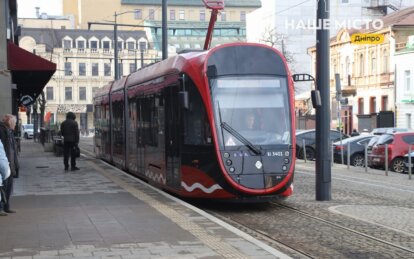 В Днепре обновляют рельсы на маршруте №1, чтобы до конца года запустить еще 4 низкопольных трамвая