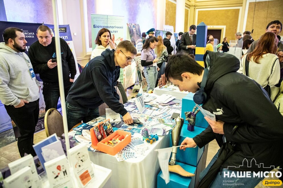 ОФІЦІЙНО                Обирайте Дніпро, бо ви — його майбутнє: Філатов запросив містян на освітній фестиваль Dnipro Education City 2026