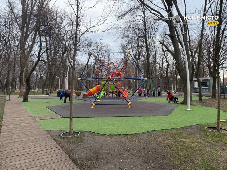 ЕКСКЛЮЗИВ
                                Зелена пауза серед міста: маршрут для весняної прогулянки парком Писаржевського у Дніпрі