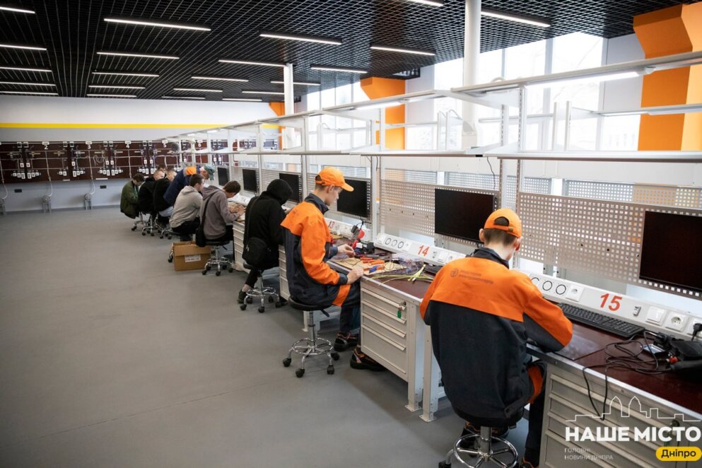 ЕКСКЛЮЗИВ
                                Сучасні та затребувані: які професії можна опанувати у профтехах Дніпра