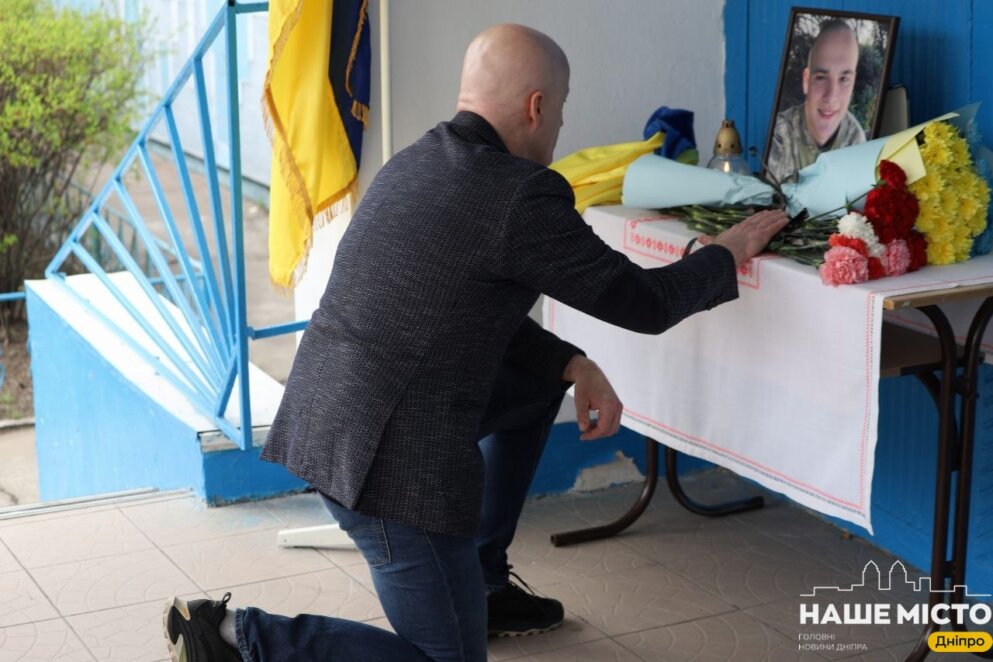 ЕКСКЛЮЗИВ
ОФІЦІЙНО                Йому було лише 18: у Дніпрі відкрили меморіальну дошку на честь загиблого Олега Бугріма