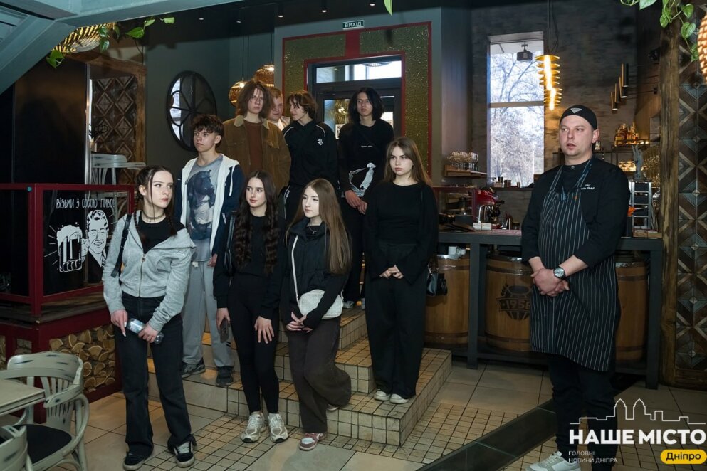 ЕКСКЛЮЗИВ
                                У Дніпрі студенти профтеху вивчають кулінарію у відомому ресторані