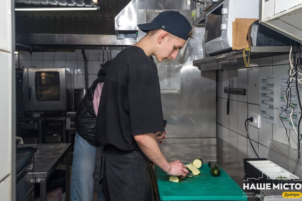 ЕКСКЛЮЗИВ
                                У Дніпрі студенти профтеху вивчають кулінарію у відомому ресторані