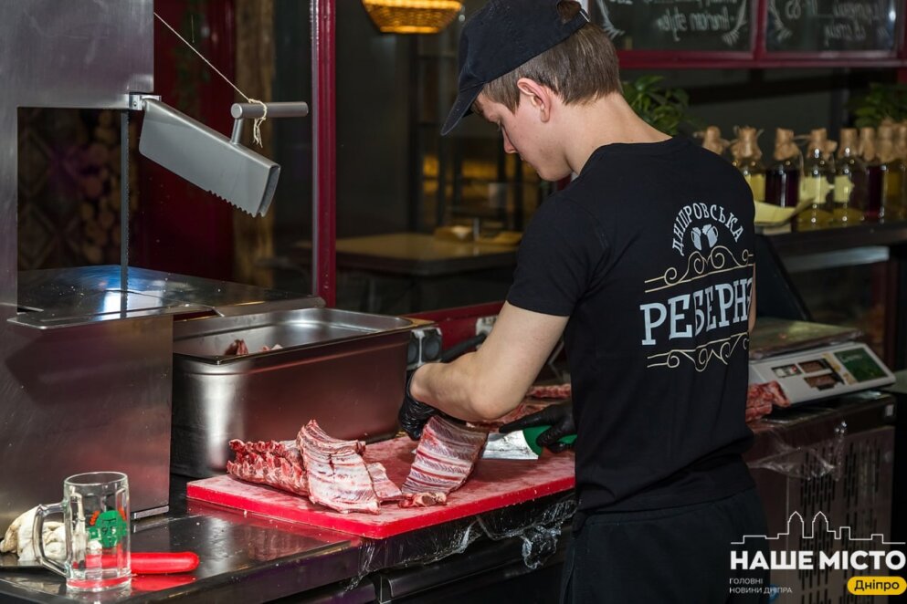 ЕКСКЛЮЗИВ
                                У Дніпрі студенти профтеху вивчають кулінарію у відомому ресторані