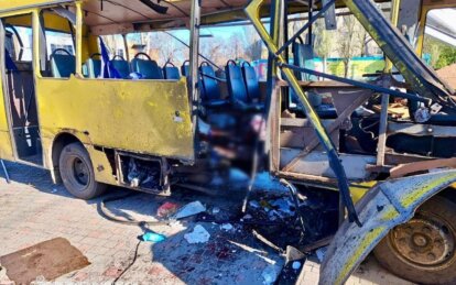 Вранці армія рф вдарила дроном по маршрутці в Нікополі: троє людей загинули, ще 12 отримали пораненн...