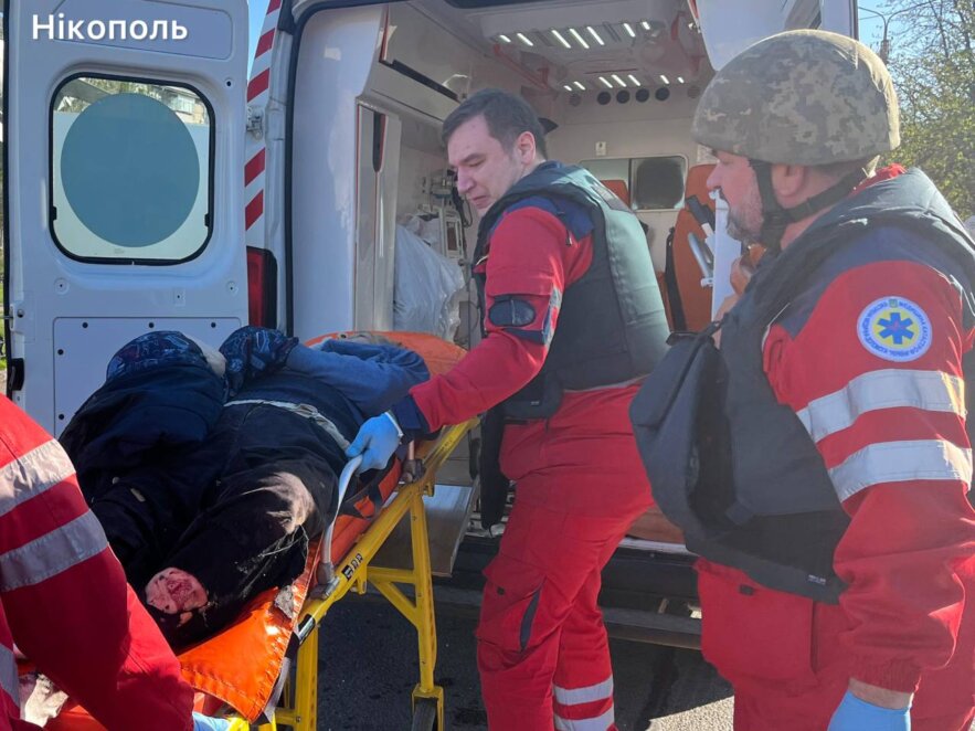 Вранці армія рф вдарила дроном по маршрутці в Нікополі: троє людей загинули, ще 12 отримали поранення