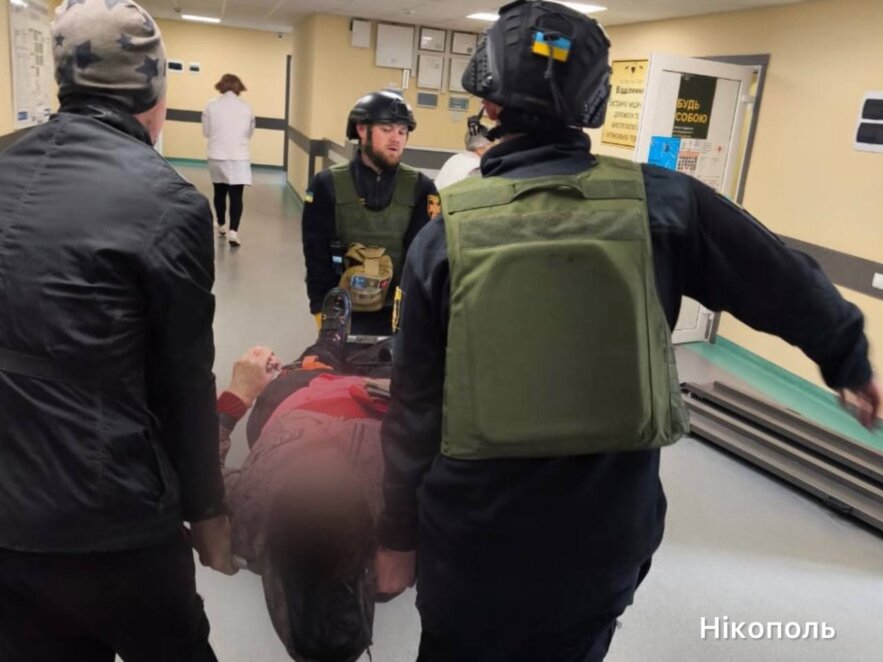 Вранці армія рф вдарила дроном по маршрутці в Нікополі: троє людей загинули, ще 12 отримали поранення