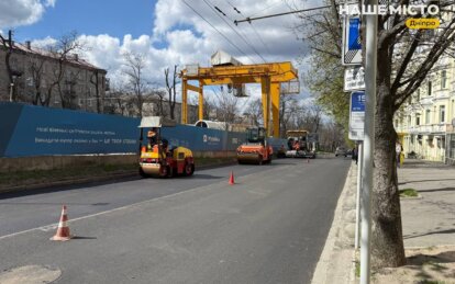У центрі Дніпра вже відремонтували близько 1500 квадратних метрів дорожнього покриття