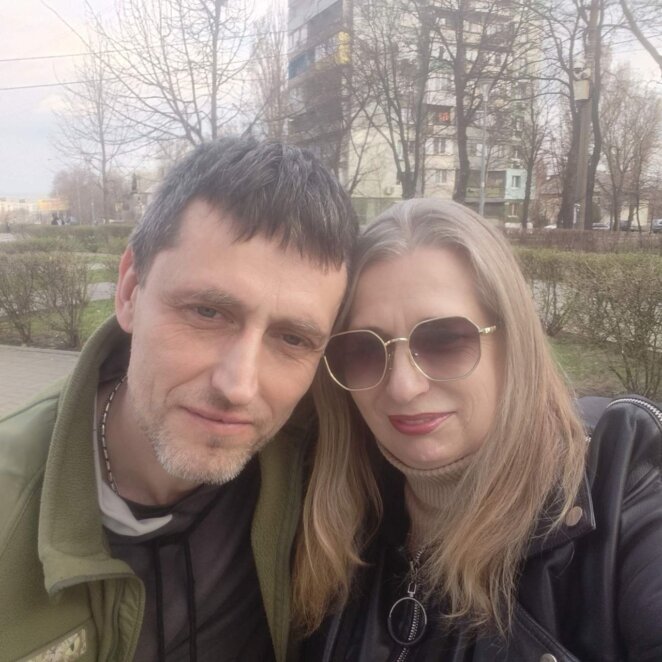 ЕКСКЛЮЗИВ
                                Загоїти фізичні й душевні рани ветерану Віталію Турчину допомагає живопис та кохання: історія мужнього тернопільця, який знайшов щастя у Дніпрі