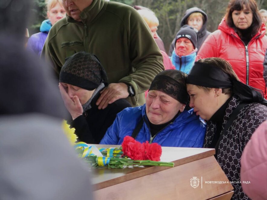 У Жовтих Водах попрощалися із загиблим захисником Олексієм Шаповаловим