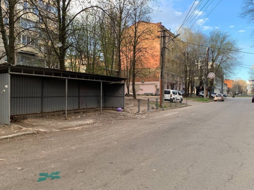 У Дніпрі продовжують прибирати території та вивозити сміття за заявками містян