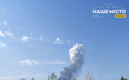 В Днепре раздались взрывы: жителей призывают оставаться в укрытиях