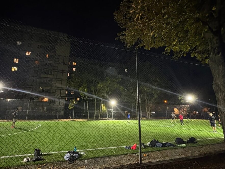 Псують лавки, укриття та освітлення: у Дніпрі зросла кількість випадків вандалізму в парках і скверах