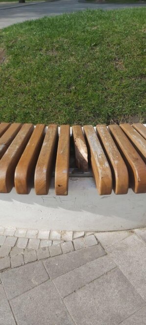 Псують лавки, укриття та освітлення: у Дніпрі зросла кількість випадків вандалізму в парках і скверах