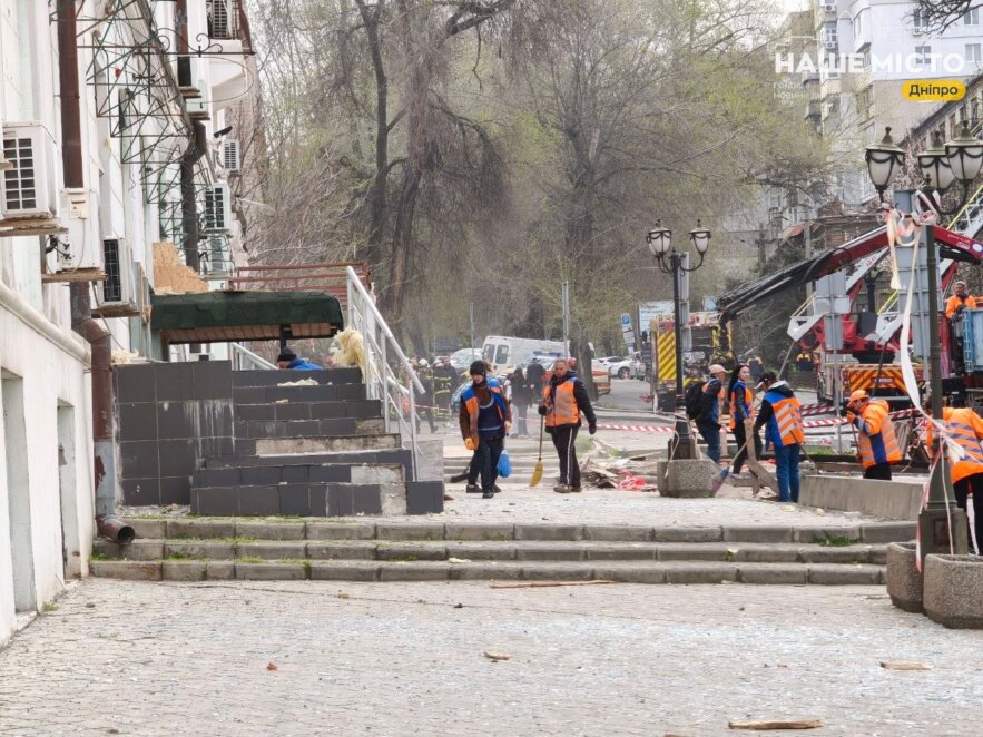 ЕКСКЛЮЗИВ
                                У Дніпрі у щільну міську забудову влучило дві ракети: комунальники ліквідовують наслідки атак