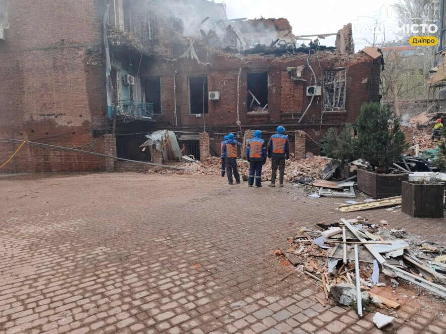 ЕКСКЛЮЗИВ
                                У Дніпрі у щільну міську забудову влучило дві ракети: комунальники ліквідовують наслідки атак