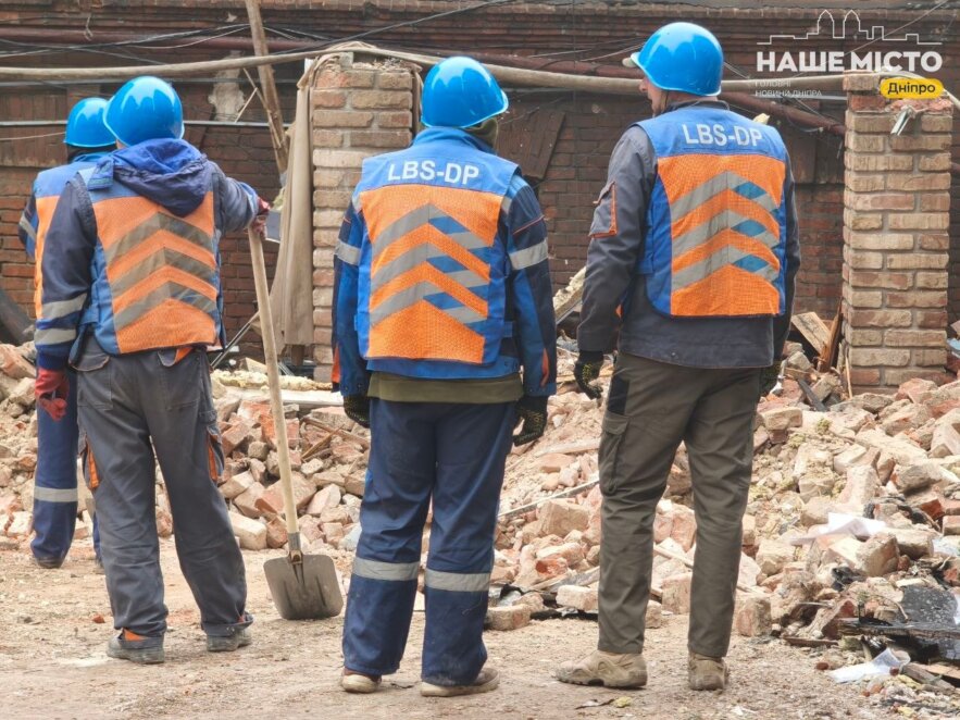 ЕКСКЛЮЗИВ
                                У Дніпрі у щільну міську забудову влучило дві ракети: комунальники ліквідовують наслідки атак