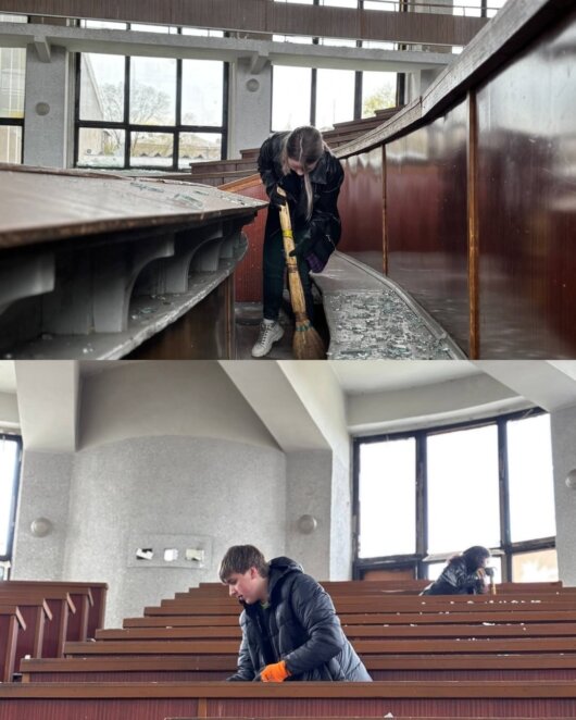 ЕКСКЛЮЗИВ
                                У Дніпрі студентська молодь допомагає прибирати уламки в пошкодженій внаслідок атаки будівельній академії