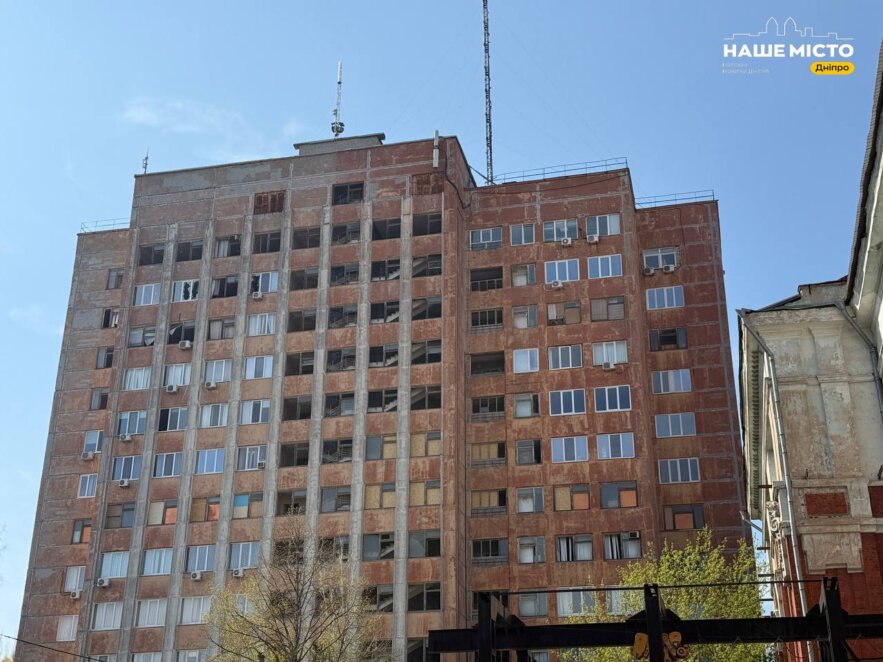 Три доби розбирають завали: шахедна атака пошкодила 7 корпусів Дніпровської політехніки