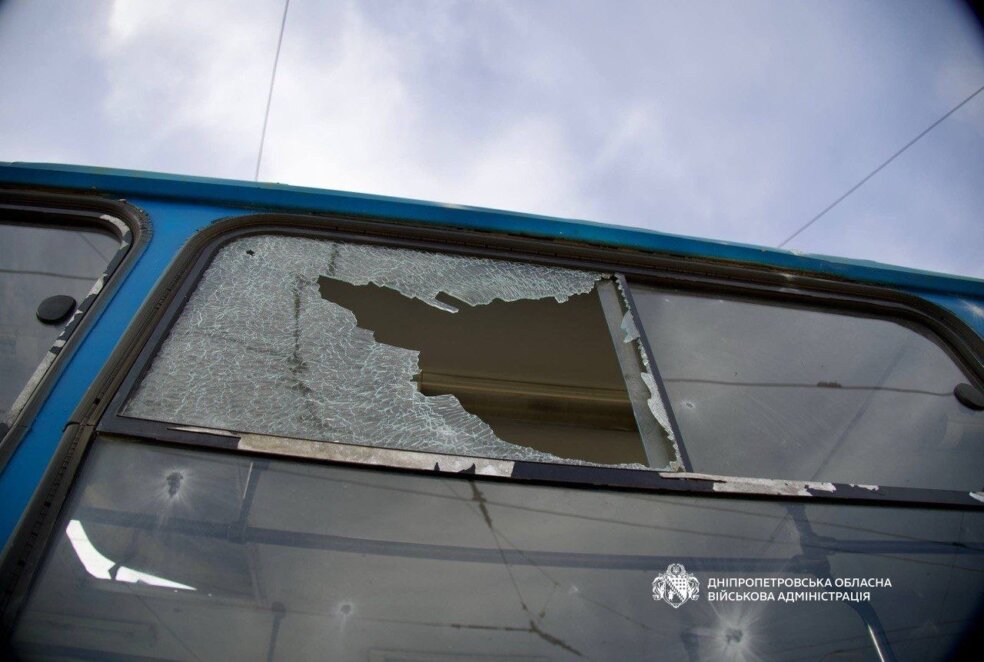 У Дніпрі внаслідок ворожої атаки понівечено транспортне підприємство та багатоповерхівка
