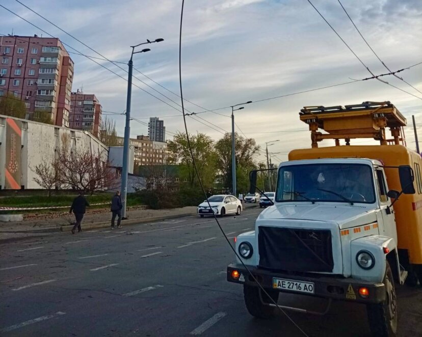 Через ранкову атаку в Дніпрі пошкоджено п’ять тролейбусів
