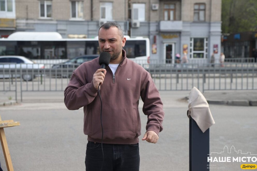 ЕКСКЛЮЗИВ
ОФІЦІЙНО                У Дніпрі відкрили мініскульптуру, присвячену дніпровському «Форресту Гампу»