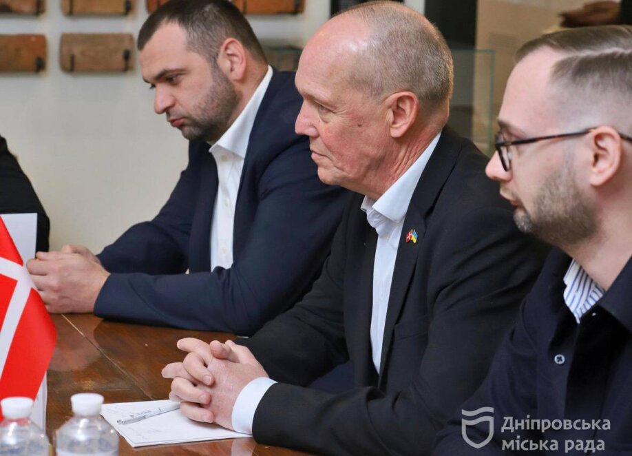 ОФІЦІЙНО                Філатов зустрівся з послом Данії — країни, що надає 3,25 % власного ВВП для допомоги Україні у протистоянні росії