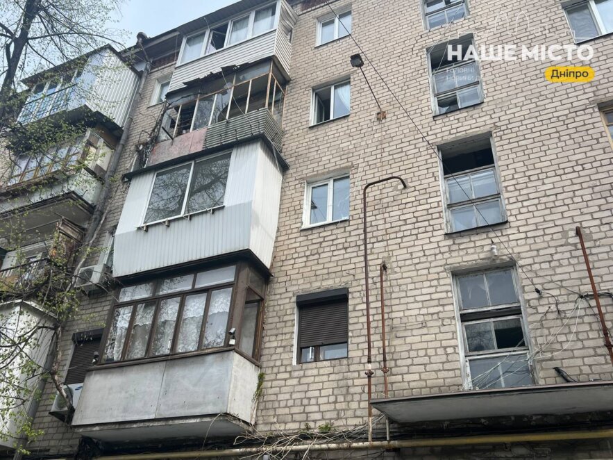 ЕКСКЛЮЗИВ
                                Зруйновані магазини, вибиті вікна, згорілі авто: що відбувається на місці ще одного прильоту шахеда у Дніпрі