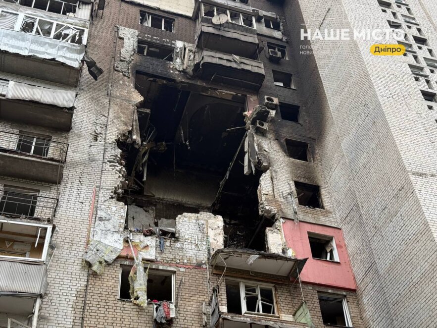 ЕКСКЛЮЗИВ
                                Вибух був такої сили, що під’їзд пробило наскрізь: як Дніпро оговтується від масованої атаки 23 квітня