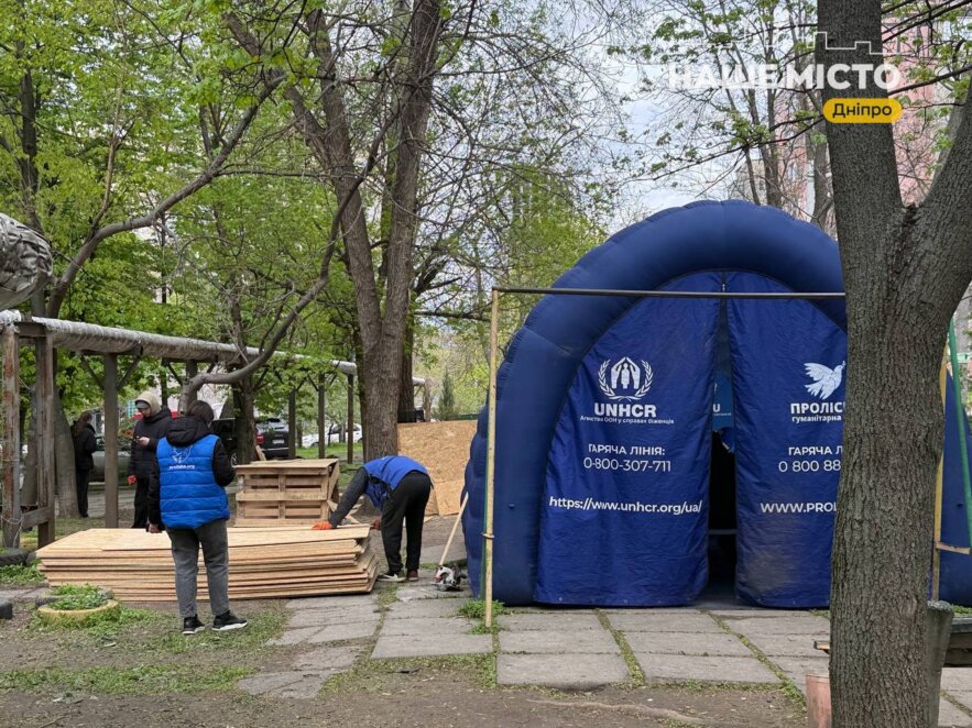ЕКСКЛЮЗИВ
                                Вибух був такої сили, що під’їзд пробило наскрізь: як Дніпро оговтується від масованої атаки 23 квітня