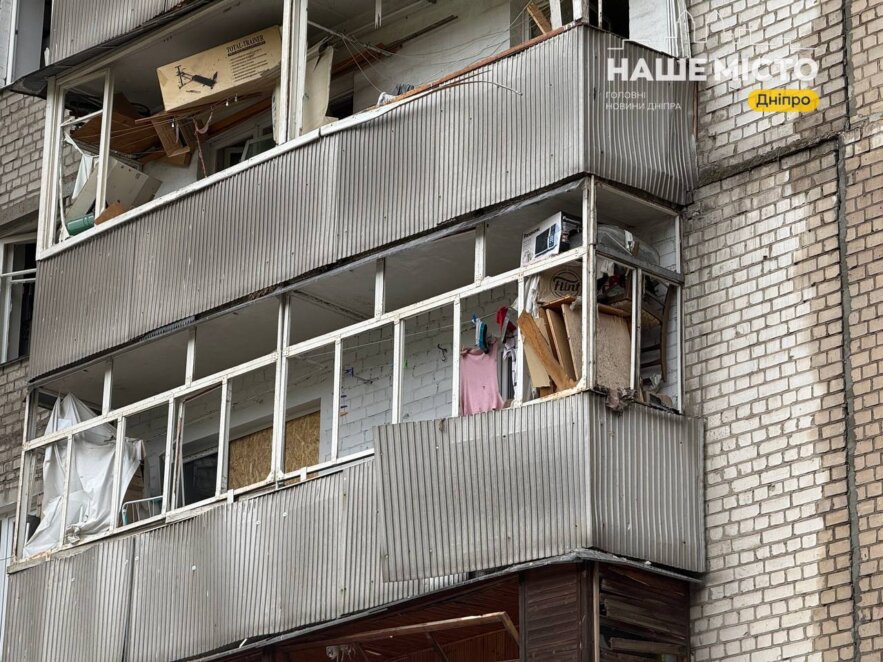 ЕКСКЛЮЗИВ
                                Вибух був такої сили, що під’їзд пробило наскрізь: як Дніпро оговтується від масованої атаки 23 квітня