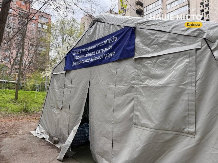 ЕКСКЛЮЗИВ
                                Вибух був такої сили, що під’їзд пробило наскрізь: як Дніпро оговтується від масованої атаки 23 квітня