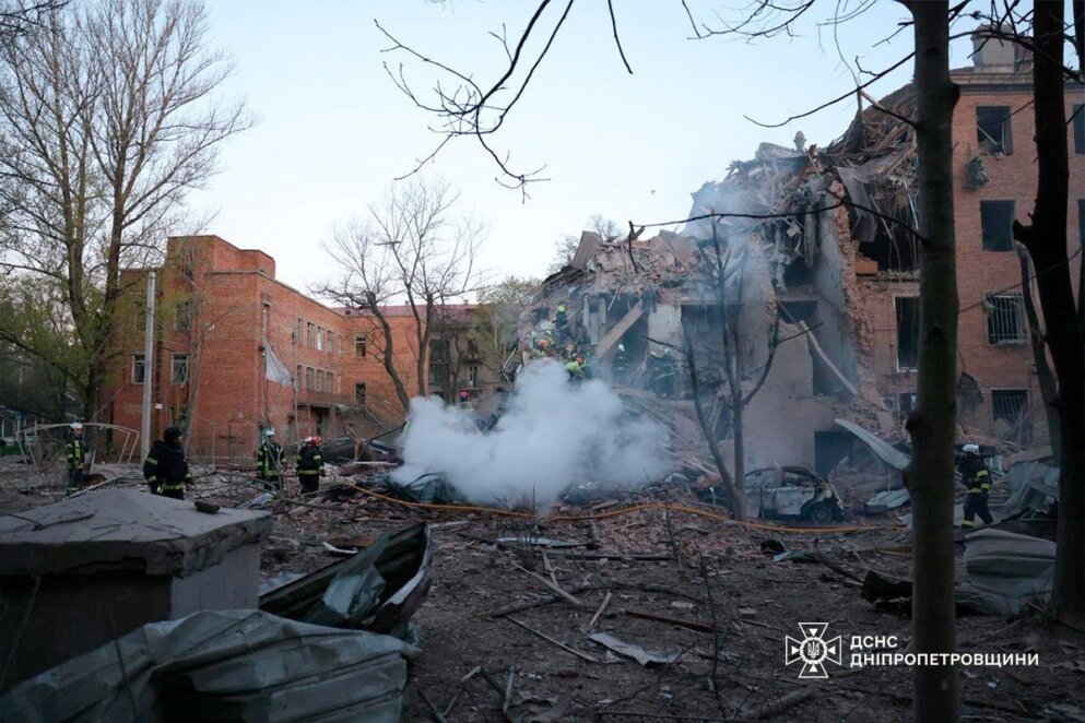 Під завалами у Дніпрі можуть перебувати люди: триває пошуково-рятувальна операція
