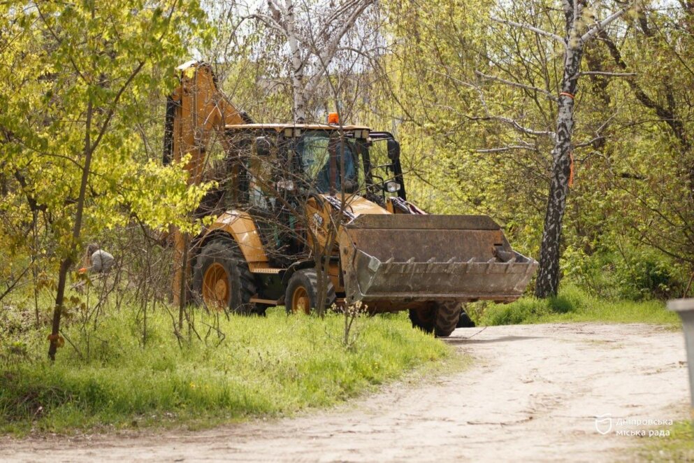 ОФІЦІЙНО                Від дворів до річки: як у Дніпрі проходять весняні прибирання та висадка рослин