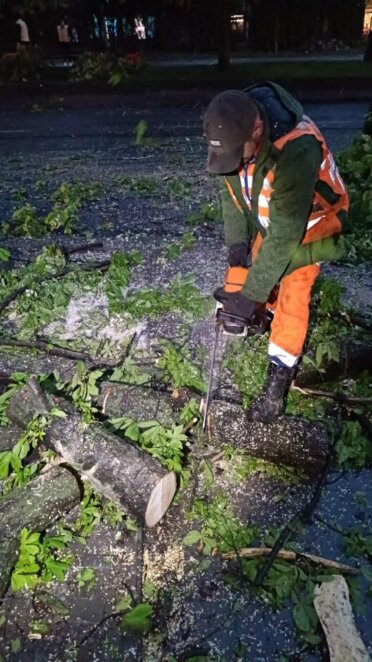 ЕКСКЛЮЗИВ
ОФІЦІЙНО                У Дніпрі увесь день ліквідують наслідки буревію
