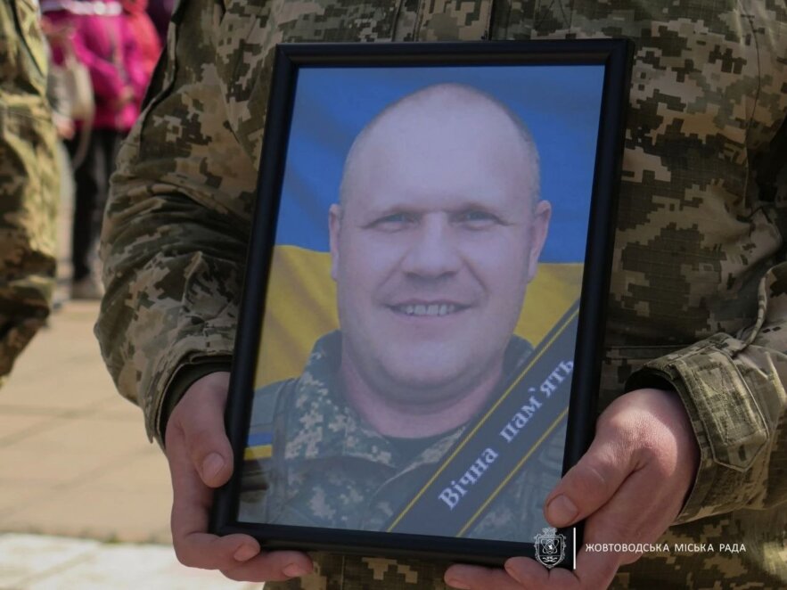 У Жовтих Водах провели в останню путь захисника України