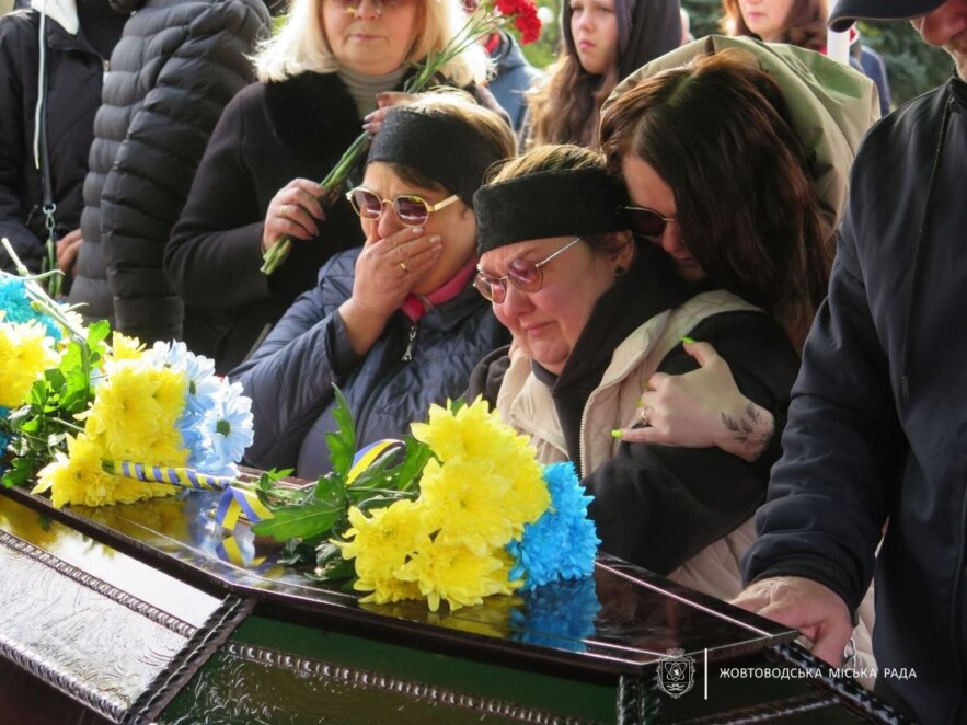 У Жовтих Водах провели в останню путь захисника України
