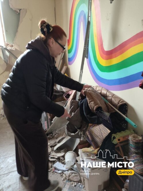 ЕКСКЛЮЗИВ
                                Власниця зоомагазину — про ракетний удар по будинку у Дніпрі: “Я по камерах бачила, як летить скло”