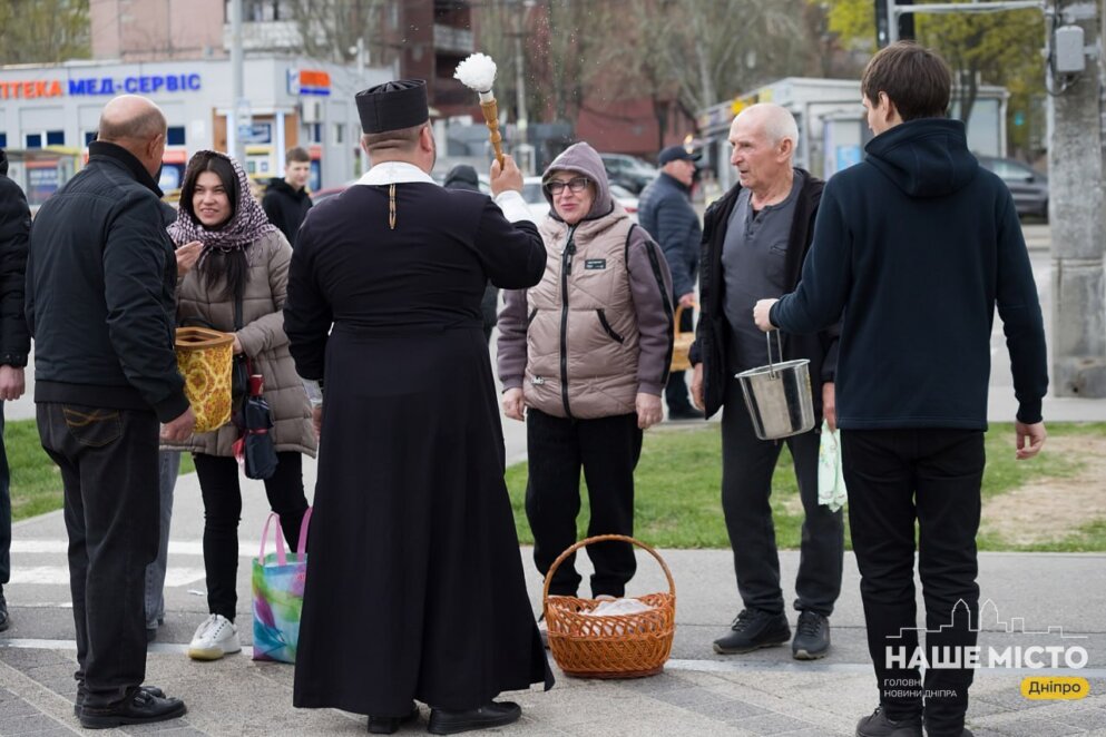 Свято, що об’єднує: як дніпряни освячують паски на Великдень